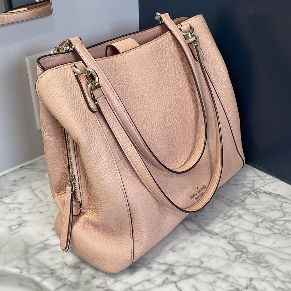 Kate Spade handbag in excellent condition.